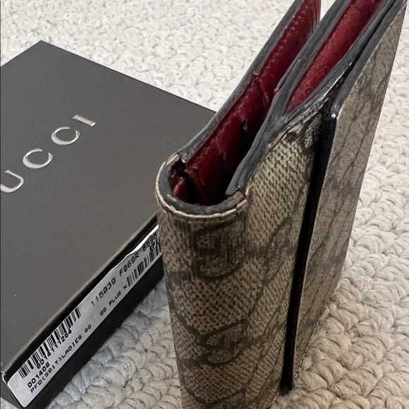 Gucci Women’s GG Beige and Burgundy Wallet - Picture 8 of 11
